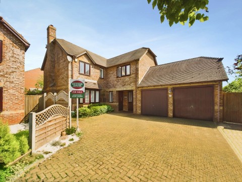 View Full Details for Mallard Close, Watermead, Aylesbury