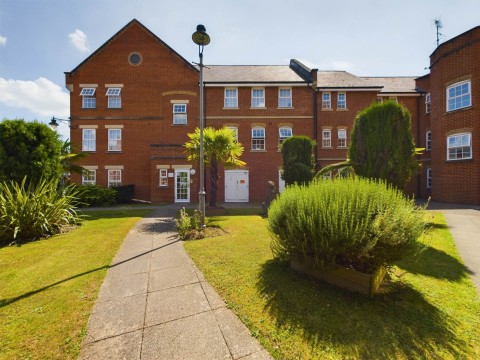 View Full Details for Florey Gardens, Aylesbury, Buckinghamshire