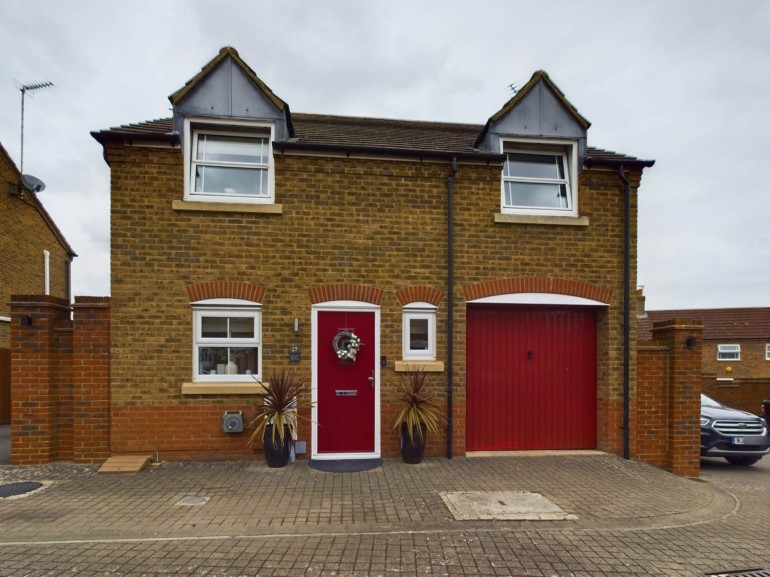 Portman Mews, Fairford Leys, Aylesbury