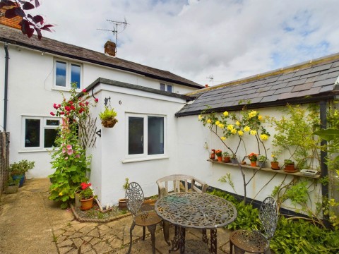 View Full Details for Clerkenwell Cottage, Haddenham, Aylesbury