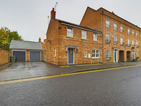 View Full Details for Pine Street, Fairford Leys, Aylesbury