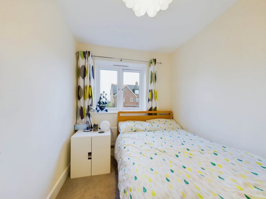 Images for Lakeland Drive, Berryfields, Aylesbury