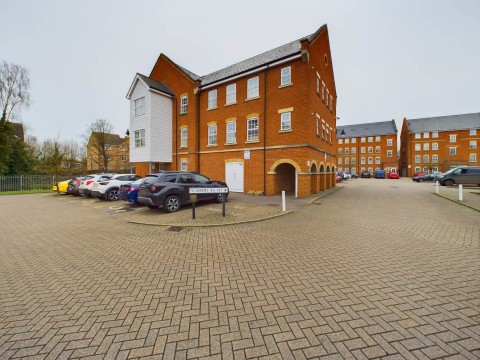 View Full Details for Florey Gardens, Aylesbury, Buckinghamshire