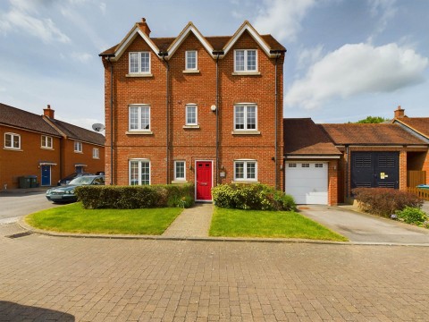 View Full Details for Rodnall Close, Buckingham Park, Aylesbury