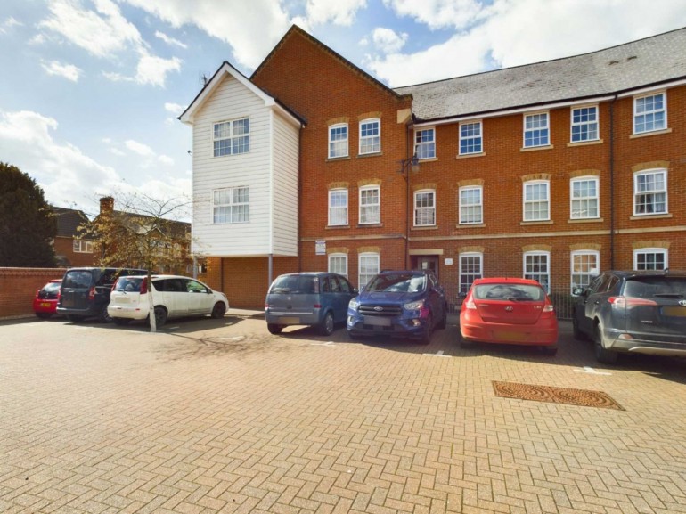 Florey Gardens, Aylesbury, Buckinghamshire, HP20